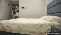小馬丶尋花極品丸子頭外圍美女，豹紋內衣黑色網襪 ，特寫跪地深喉口交 ，穿著高跟鞋張開雙腿猛操