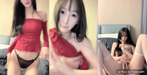 【擼點極高】九分超高顏值19歲美少女，偶像明星級顏值 吊打各路網紅，剛發育奶子，日入好幾千