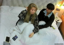 流出稀有樂橙酒店偷拍❤️大學生情侶棕綠發時尚校園girl與男友吵架後一炮泯恩仇