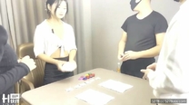 國產華語自拍傳媒  美女打牌作弊被抓包 用肉體來補償