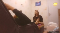 小哥按摩店專玩老阿姨，享受老騷貨的按摩服務撩騷，談好價錢就開搞，吃奶摳逼直接在按摩床上各種爆操刺激