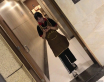 萬達超市小臉妹妹服務員，身材嬌小溫柔型的眼鏡女孩，工作不忙來上廁所偷拍下了她的小粉穴