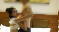 小騷逼開房經驗不多嘿休被偷拍