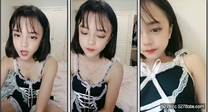 超清純短髮卡哇伊萌妹，居家全裸誘惑，毛毛濃密手指扣弄，閨蜜加入一起秀，互相揉捏奶子，翹起屁股掰穴給你看