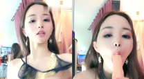 苗條身材皮膚白皙漂亮妹子自慰秀 逼逼無毛道具快速抽插