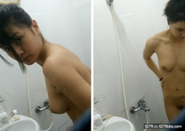屌絲閨蜜男朋友浴室偷裝攝像頭偷拍合租房的美乳閨蜜洗澡