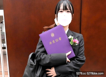 美咲醬18歲按摩棒塞進陰道參加畢業典禮直奔酒店射精懷孕這個女孩的未來將會如何？