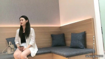 尋花問柳約會長髮美眉脫光光摸奶舔弄口交近距離特寫抬腿猛操呻吟嬌喘