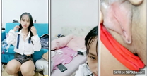 小騷貨居家和男友操逼，苗條身材，撩起裙子就是操，特寫視角美臀猛坐，打樁機操的語無倫次，浪叫呻吟不斷