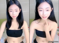 清純粉嫩少蘿【小月兒】齊聚男人的天堂多人混戰淫亂大力猛操