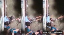居然跑我家樓底下來野戰 那我就不客氣了 這個角度觀看太刺激了 可惜一分鐘就射