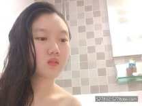 自拍聽話美眉洗澡下面洗乾淨舔馬桶...