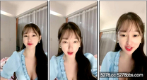 顏值美女下播前小秀鏡頭拿到下面沒穿內褲掰開極品粉穴特寫 掏出白嫩美乳揉捏粉嫩