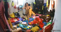 出租房網絡攝像頭被黑偸拍夜店上班姐妹身材性感光鮮亮麗家裡像豬窩