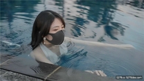 網紅極品美少女《HongKongDoll》“夏日回憶”性感泳裝無套爆操姐姐的白虎嫩穴