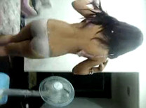 台灣女孩玩遊戲輸了脫衣服