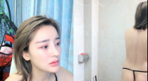 短髮漂亮御姐主播yo蜜直播洗澡秀 身材不錯 洗澡揉胸很誘人