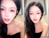 神似明星章若楠簡直美呆【兜兜】對鏡扇耳光吐舌頭撓首弄姿特寫粉穴騷水氾濫太欠幹了真是反差至極騷死了