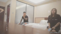 老表探花三兄弟叫三個少婦偷拍啪啪，捅了少婦窩了，同房競技刺激勁爆
