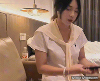 11月新流出，高質約炮大神【7BOSS】高價約了個白嫩學生妹，各種體位肏她蹂躪她