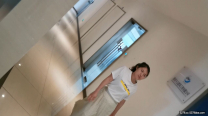 廁所偷拍老闆女兒饅頭逼誘惑  4K高清