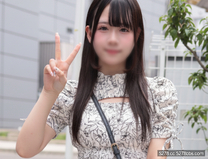 首次拍攝真正的18歲只有一個性伴侶白皙巨大雞巴狠狠地撞在她身上精液噴湧到她剃光的陰戶裡