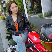 搭檔是摩托車身材絕佳的美女爽快的女人理性崩潰性愛高潮