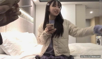 有點初戀感覺的嫩嫩小美女約到酒店脫掉衣服後身材出乎意料的誘人，軟軟風情揉胸舔穴抽插嬌吟感覺很美