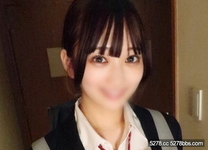 即中出素人無修正好可愛打開門21秒就給你口交穿著制服直接插入緊緻的陰道♪