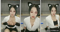 頂級女神跟兩個好姐妹一起大秀伺候胖大哥，全程露臉揉捏騷奶子自慰，好姐妹舔起胖哥的雞巴自己先坐上去享受