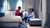 約炮甜美大奶少婦，穿上黑絲特寫口交舔逼，站立翹屁股後入騎乘猛操