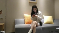 2300元網約文靜美腿漂亮小姐姐 ，胸有點平拔下內褲揉穴 ，超近特寫深喉 ，腰細美臀騎乘插入 ，後入啪啪使勁猛操