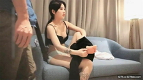 約到高顔值女神，苗條身材撩人氣質，這樣的極品美味一定要啪啪盡情用力操啊，美腿小翹臀騎乘套弄釋放