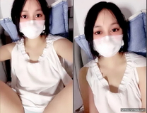 2025年10月最新，純正學生妹下海，【椰小貓】剛成年相當粉開穴玩穴特寫，首次露臉，亮點就是一個字，太嫩了！