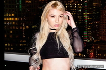 [中文字幕]【媚黑系列】Kenzie_Reeves叛逆少女被一個巨大的黑人傢伙射精