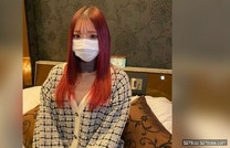 皮膚白美白女大學生可愛的臉中出決定