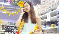 偷拍大神極品 反差婊美女看著很清純的美女 居然真空逛超市一片黑乎乎的毛真誘人犯罪