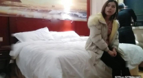 探花約了2個妹子玩雙飛直播快照啪啪結束完換另一個騎坐抽插呻吟非常誘人