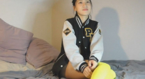 P站網紅留學生 劉玥4月最新自拍穿著匡威威鞋黃球襪扮純情小女生坐在老外的大屌上高潮