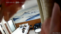 新流出酒店攝像頭偷拍小哥新泡的打工妹兩桶13香小龍蝦就搞上床吃完蝦幹到妹子殺豬嚎叫太誇張了