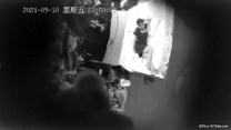 最新流出酒店攝像頭偷拍眼鏡男晚上加完班和公司少婦女同事開房偷情