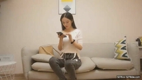 本人比照片還漂亮，紮起馬尾氣質不錯，豹紋內衣套裝，翹起屁股掰開騷穴，深喉吸吮大屌，S型身材後入爆操，撞擊水聲嘩嘩