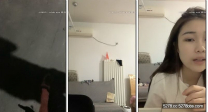 坐標杭州，除夕夜街頭，【小花妹妹今晚播】萬家燈火看春晚之際，高顔值女神跟男友出​​門，公共廁所裏激情啪啪，美乳翹臀緊張刺激