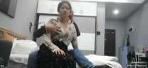 服裝店老闆娘太誘人白嫩碩大的乳房鼓脹柔軟 看的情慾沸騰雞巴硬撲上去不停親吻揉捏大力操