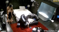 情趣酒店水滴攝像頭偷拍眼鏡小胖和淫騷女友在地毯上啪啪對白清晰