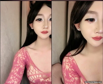 新品福利，明星級顏值，頂級精緻美人兒【小婉呀】不做女神當母狗，下海自慰出水