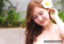 國產自拍AV 《夏⽇美乳少婦的⾊按初體驗》挑逗G點手法全身顫抖痙攣-艾熙