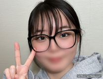 初次拍攝文學系19歲女大學生缺钱拍攝大叔激烈插入痙攣翻白眼剛毛中出