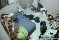 獨居公寓合租情侶家中激情啪啪啪，監控之下，只有瘋狂肏屄才是唯一的歡愉