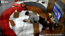 最新流出酒店情趣大圓床偷拍富二代小哥和性感女僕裝女炮友激情啪啪